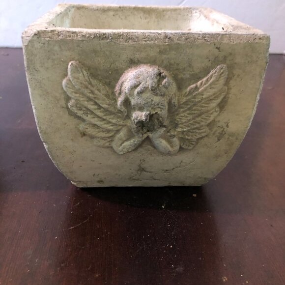 - Angel Plant pot. (2pots) - Picture 2 of 6